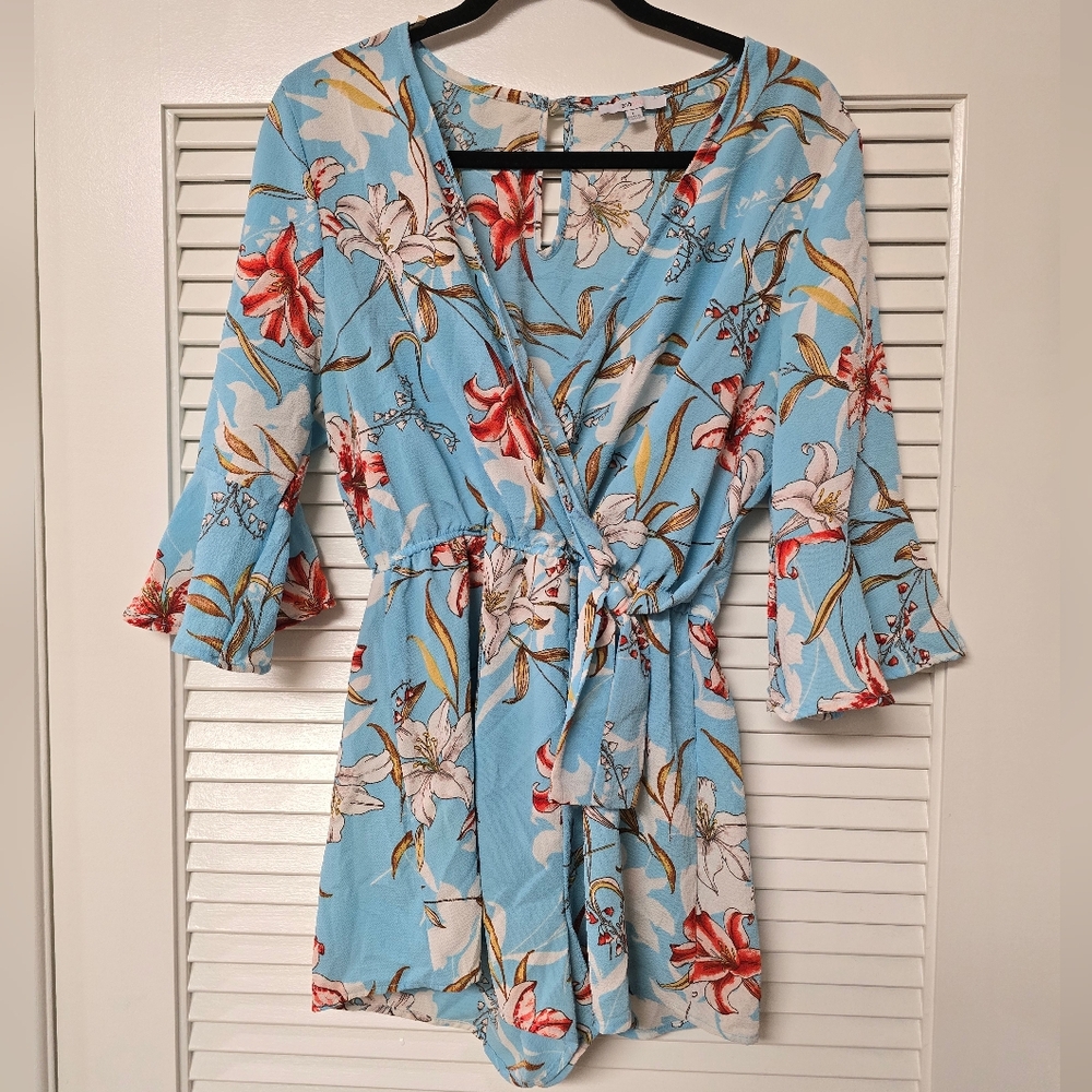 Biashe - Floral Short-Sleeve Lightweight Romper With Back Keyhole Detail
